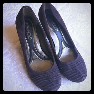 6.5 medium naturalized pumps in plum